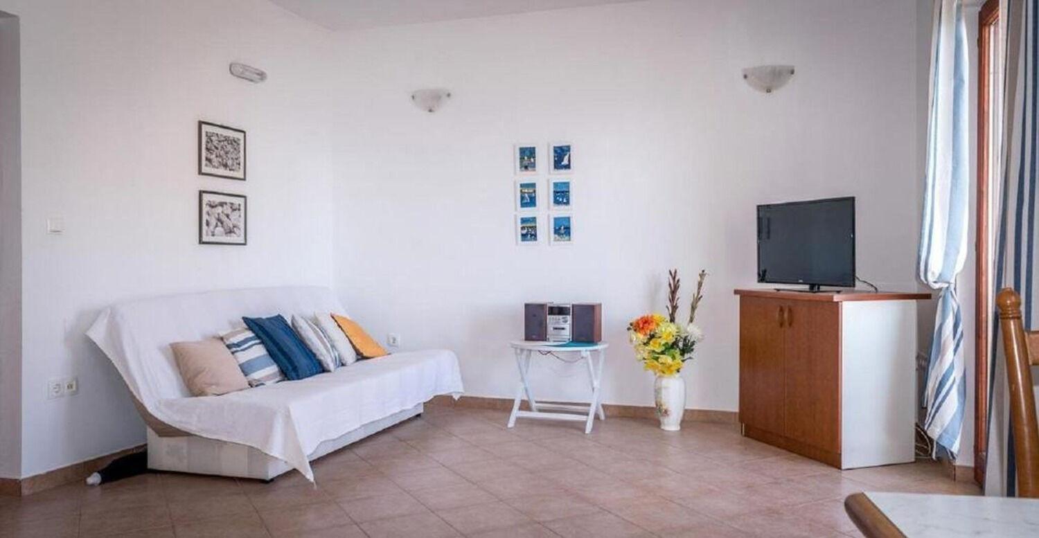 Apartments Brane - 100M From The Beach โตรกีร์ ภายนอก รูปภาพ